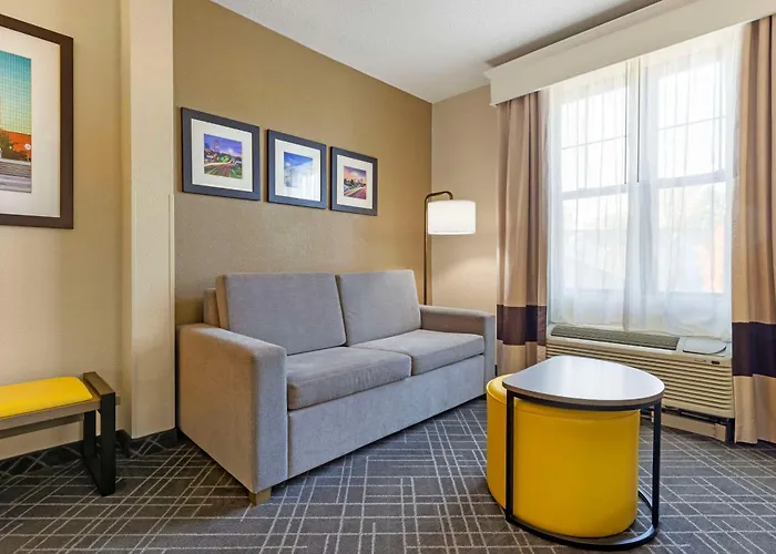 Comfort Hanes Mall Hotel