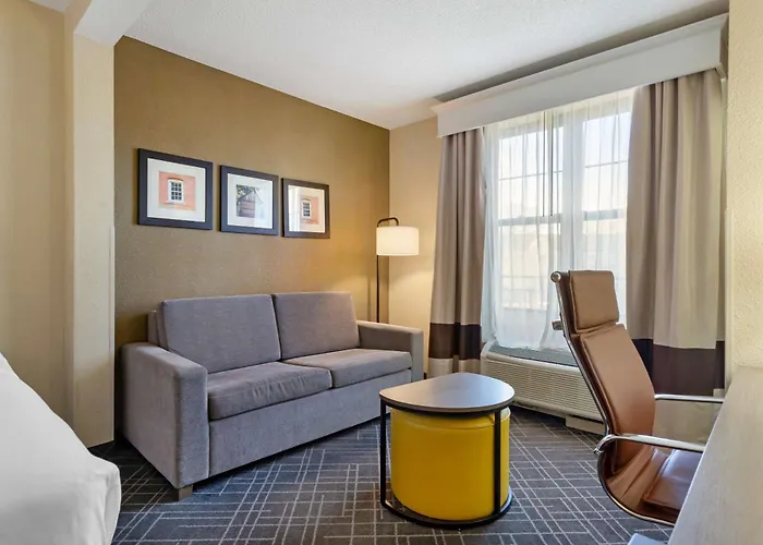 Comfort Hanes Mall Hotel 4*