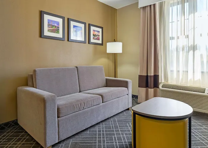 Comfort Hanes Mall 4*
