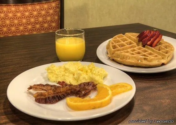 Comfort Hanes Mall Hotel 4*