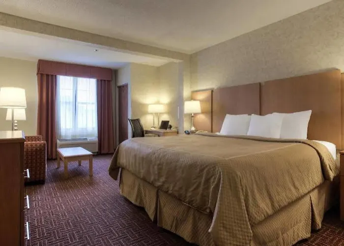 Comfort Hanes Mall Hotel 4*